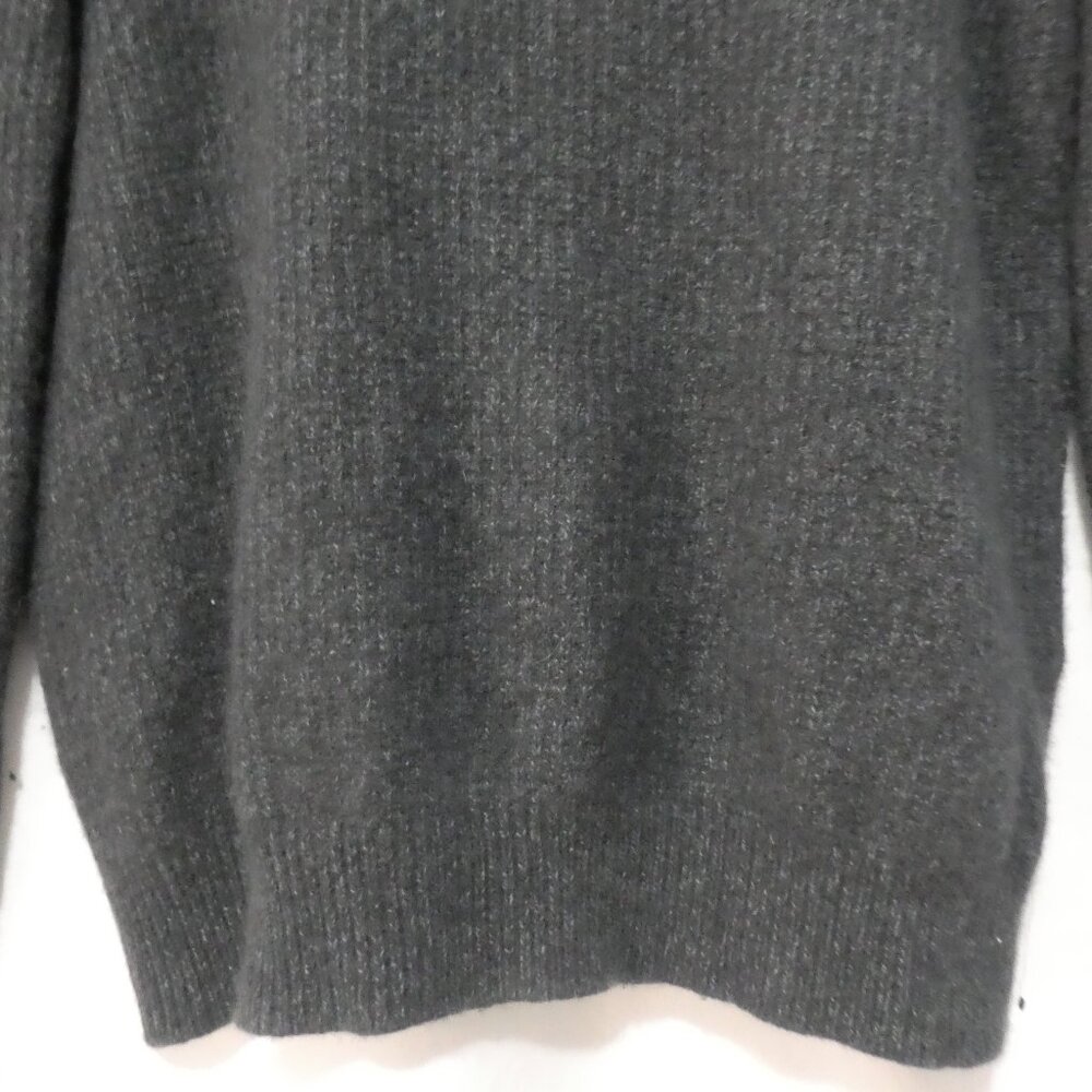 VINCE | medium | Classic Grey Soft Crew Neck Cashmere Sweater - Picture 7 of 14